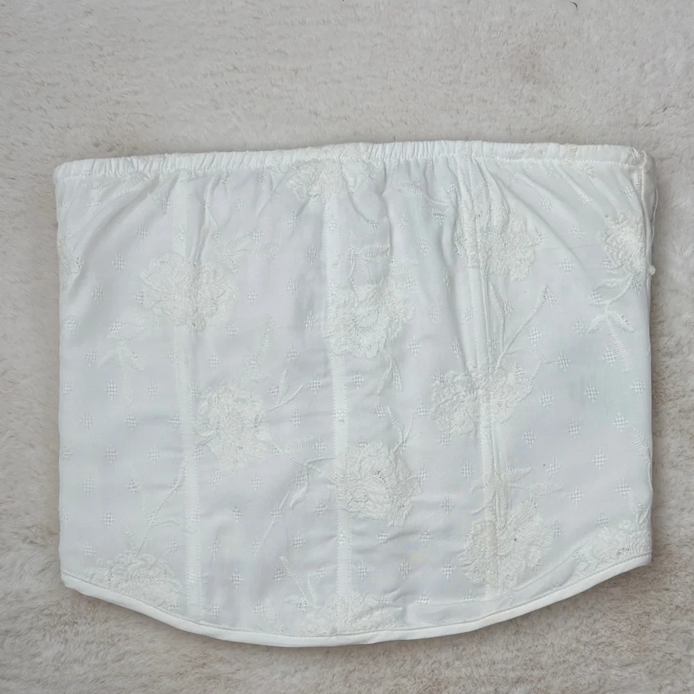 Elegant White Lace Crop Top - Picture 1 of 4